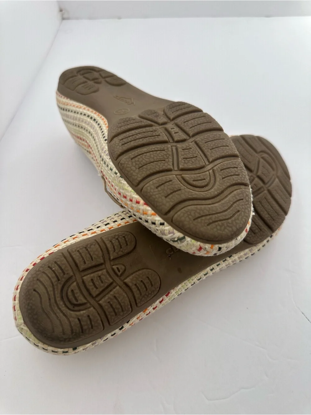 Cliffs by WHITE MOUNTAIN Beige Woven Loafers with Gold Bit Size 7.5M
